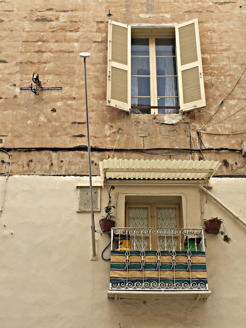 doors and windows valletta