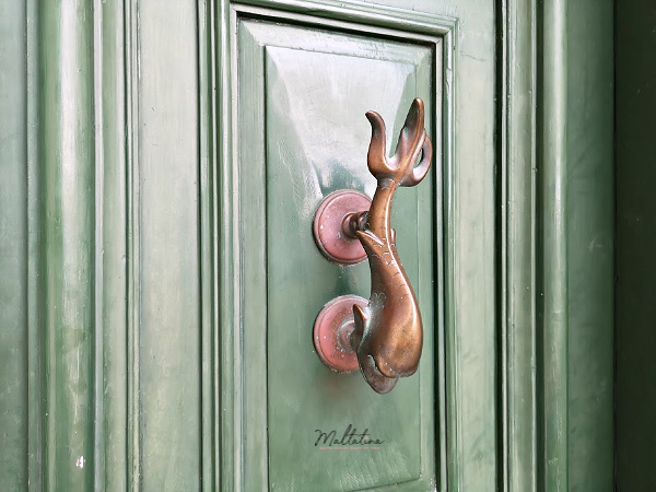 petitcabinetdecuriosites  Door knockers, Door handles, Door knobs