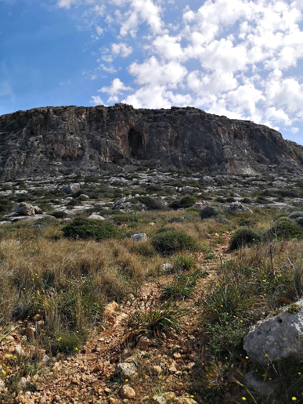 ghar lapsi malta cliffs caves