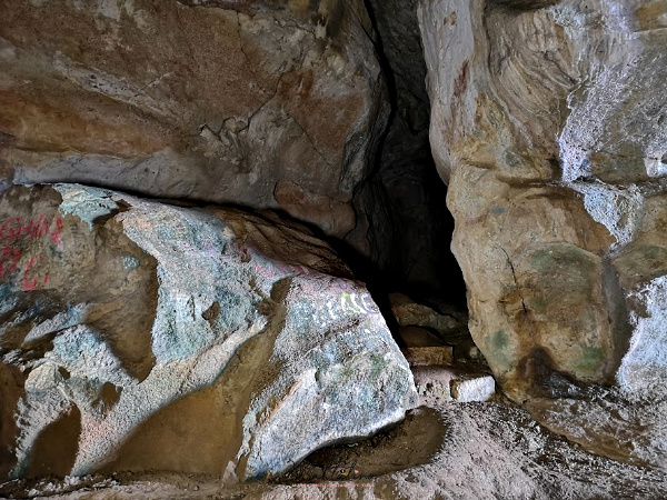 ghar hasan cave walkway